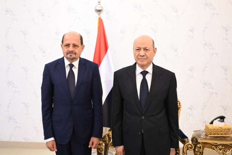 مصدر مسؤول لتعز تايم: الحكومة الجديدة بكامل أعضائها ستؤدي اليمين الدستورية في مقر السفارة اليمنية بالرياض