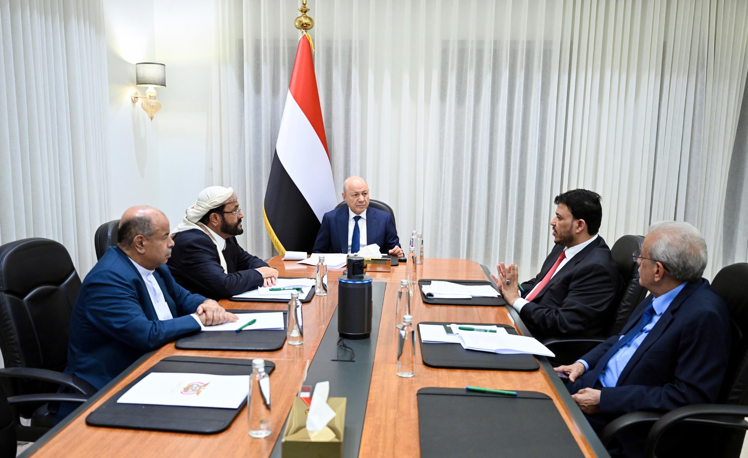 مجلس القيادة يحذّر الحوثيين من مغبة الزج باليمن والشعب في أتون حرب دولية مدمرة