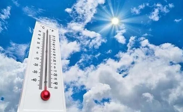 الأرصاد يتوقع طقسًا معتدلًا مع احتمال أمطار متفرقة وتحذيرات للصيادين