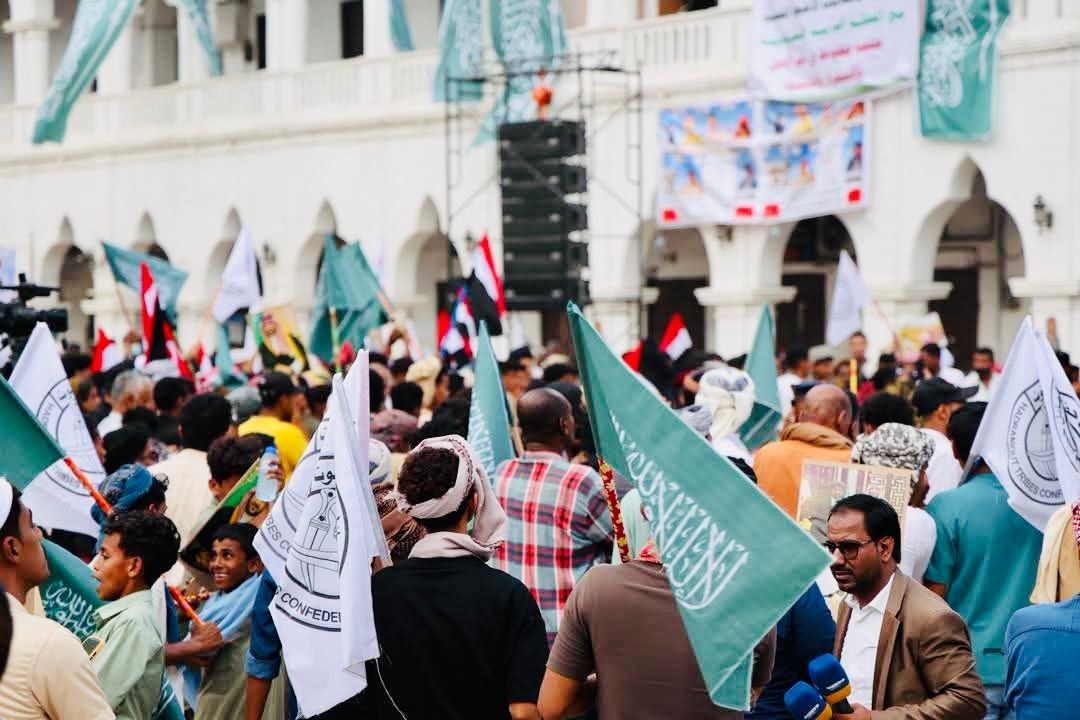 حضرموت تشهد وقفة جماهيرية حاشدة للتنديد بالهجمات الإيرانية على السعودية والدول العربية