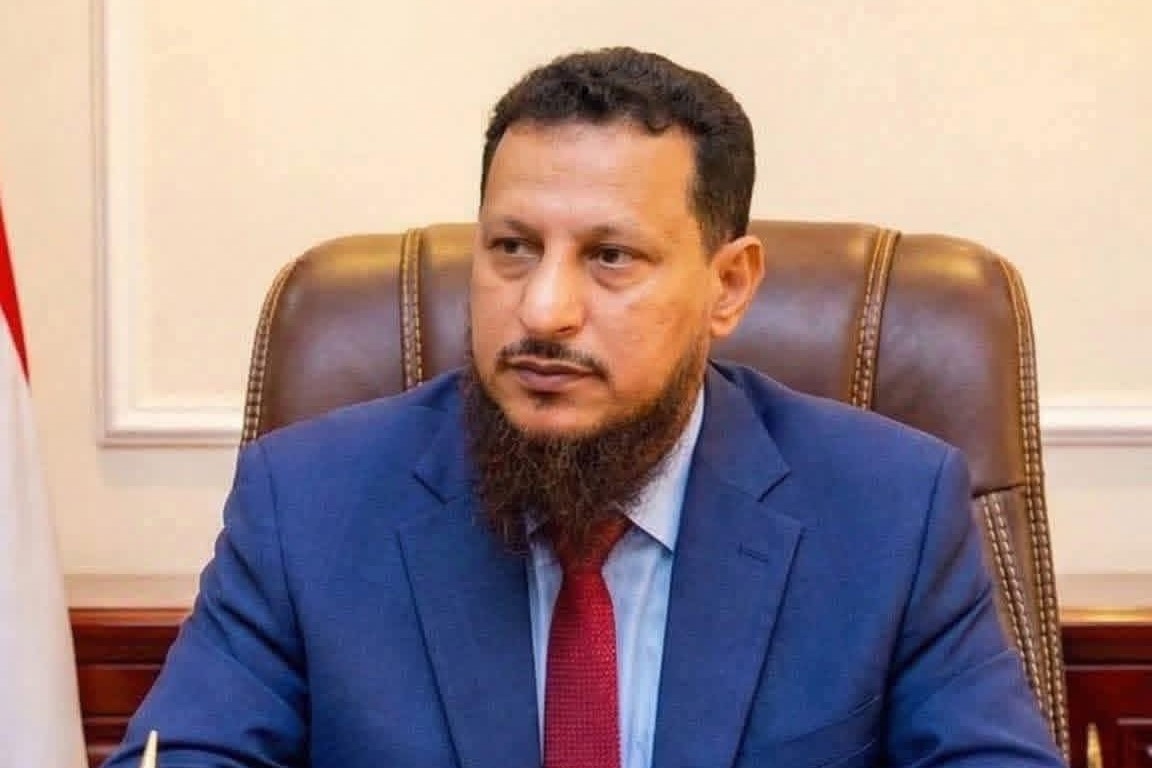 محافظ عدن يجري دفعة من التغييرات شملت خمسة من المكاتب التنفيذية في المحافظة