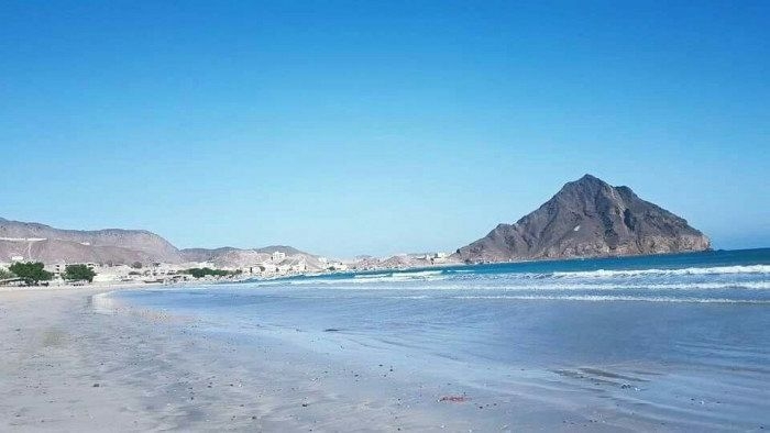 الأرصاد تتوقع أجواء حارة وأمطارا متفرقة وتحذيرات من السيول واضطراب البحر