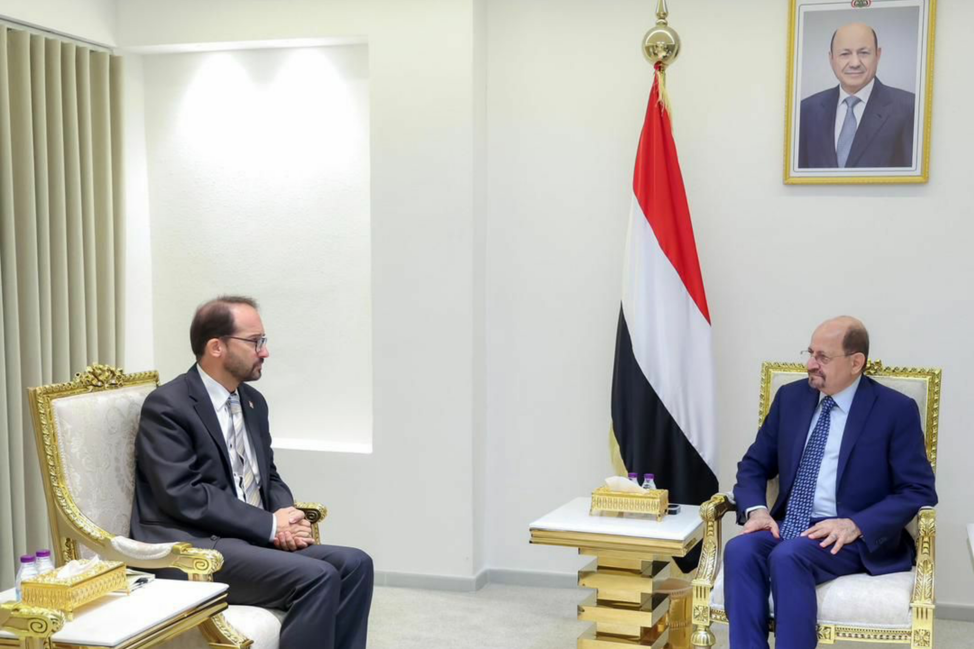 الزنداني يشيد بالدعم السويسري لليمن خلال لقاء توديعي بسفير الاتحاد السويسري
