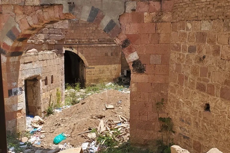 من قصر حكم إلى ركام.. هكذا تحول المتحف الوطني بتعز إلى "ذاكرة منهوبة"