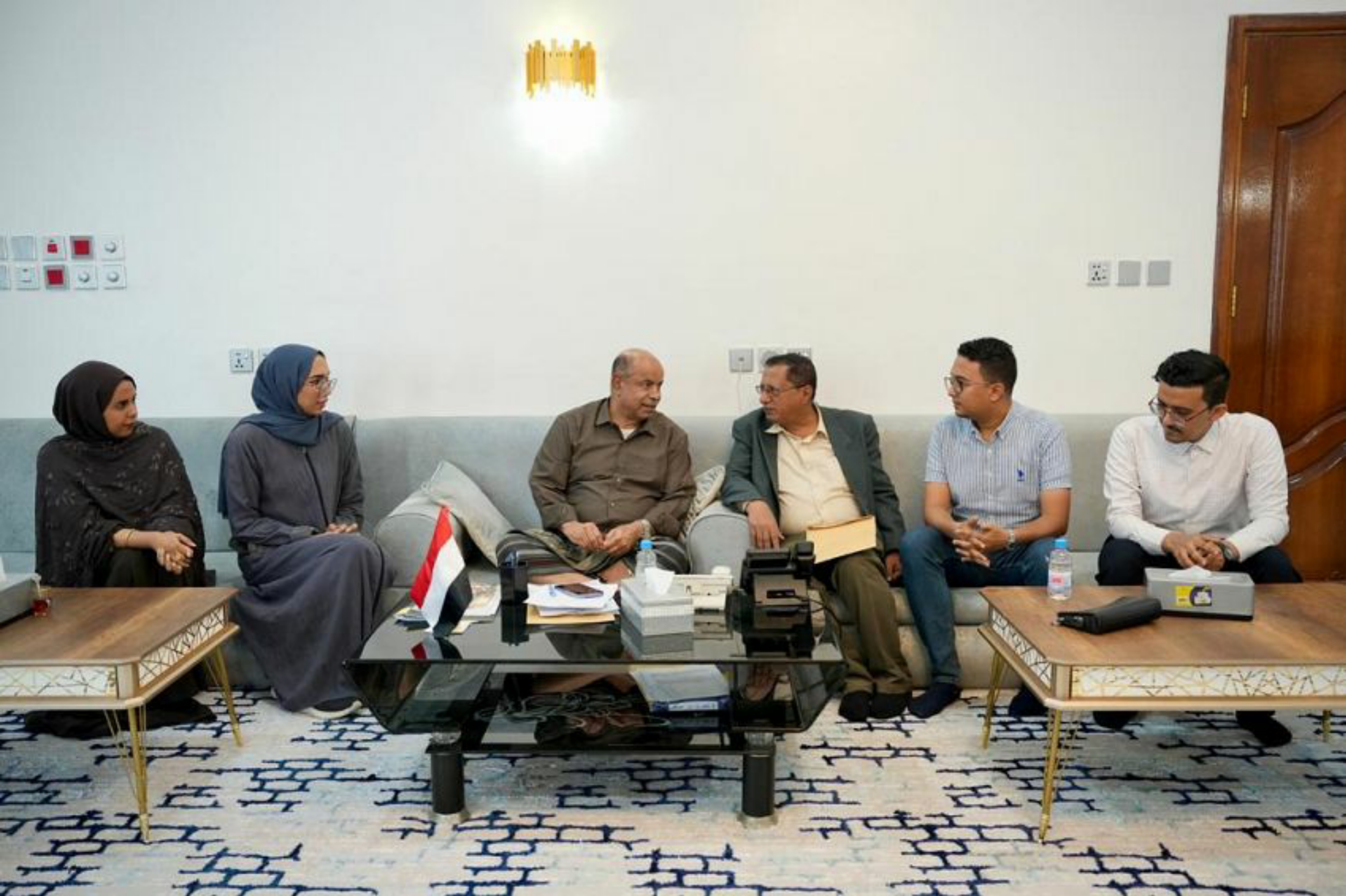 عضو الرئاسي الخنبشي يطلع على مشاريع دعم الشباب والتحضيرات لإقامة القمة الثقافية اليمنية في المكلا