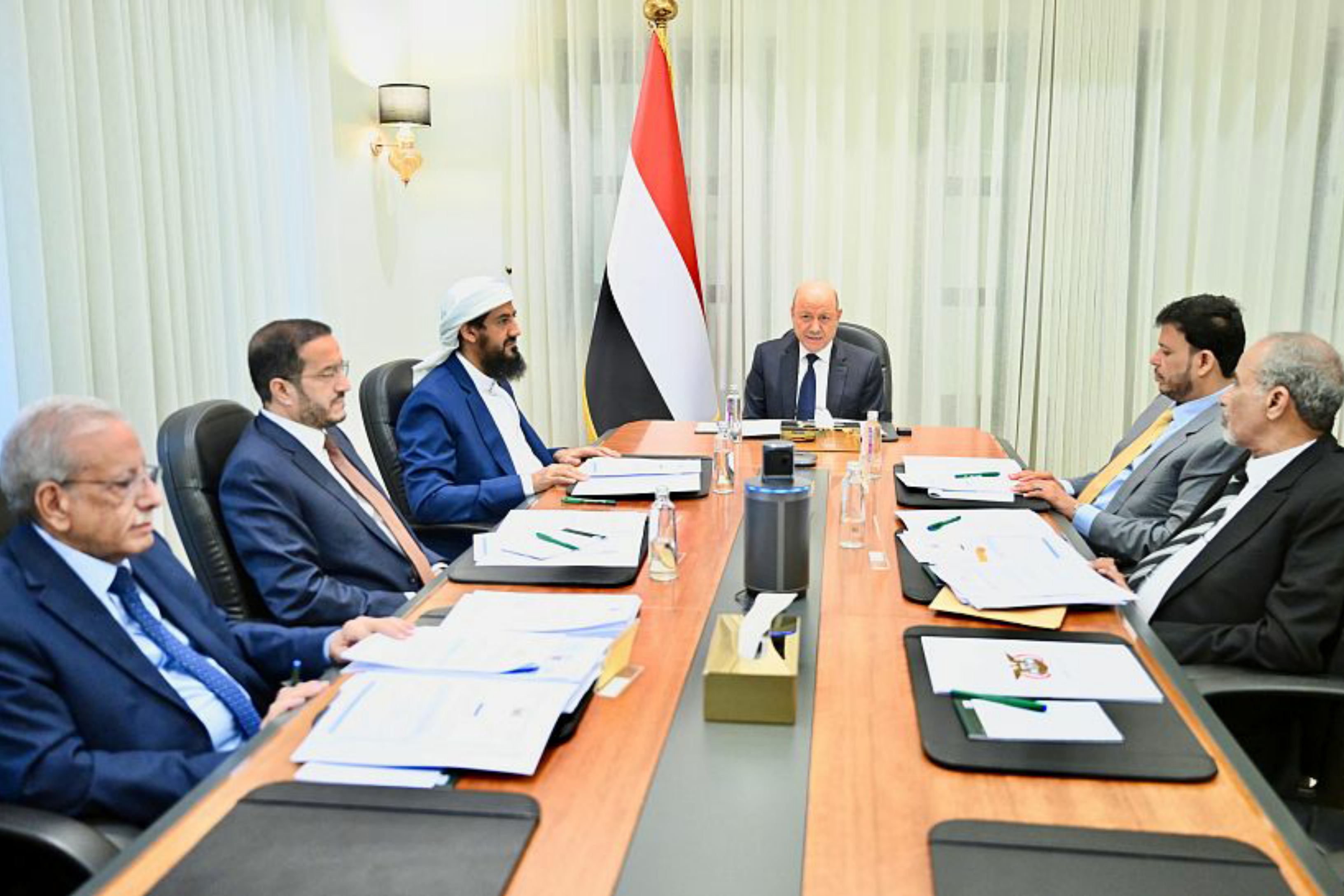 مجلس القيادة يقر مصفوفة الإصلاحات الحكومية لتعزيز حضور مؤسسات الدولة وترسيخ الأمن