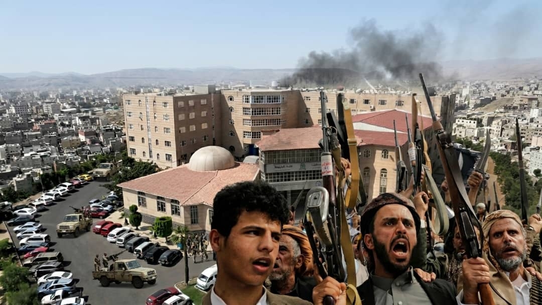 جامعة العلوم والتكنولوجيا في صنعاء.. كيف حول الحوثيون التعليم إلى فخٍ لمستقبل آلاف الطلاب؟