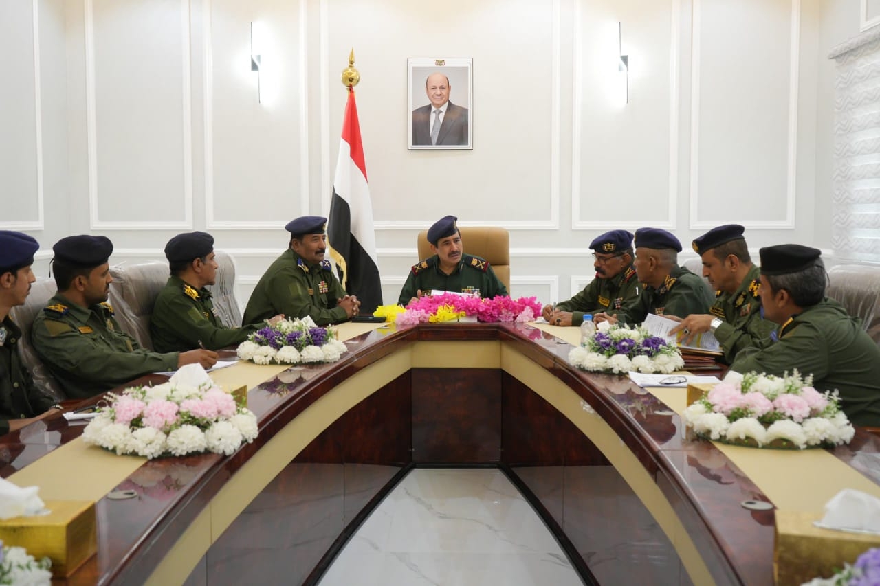 وزارة الداخلية اليمنية تقرّ الترقيات الدورية لـ 91 ألفاً و915 من منتسبيها