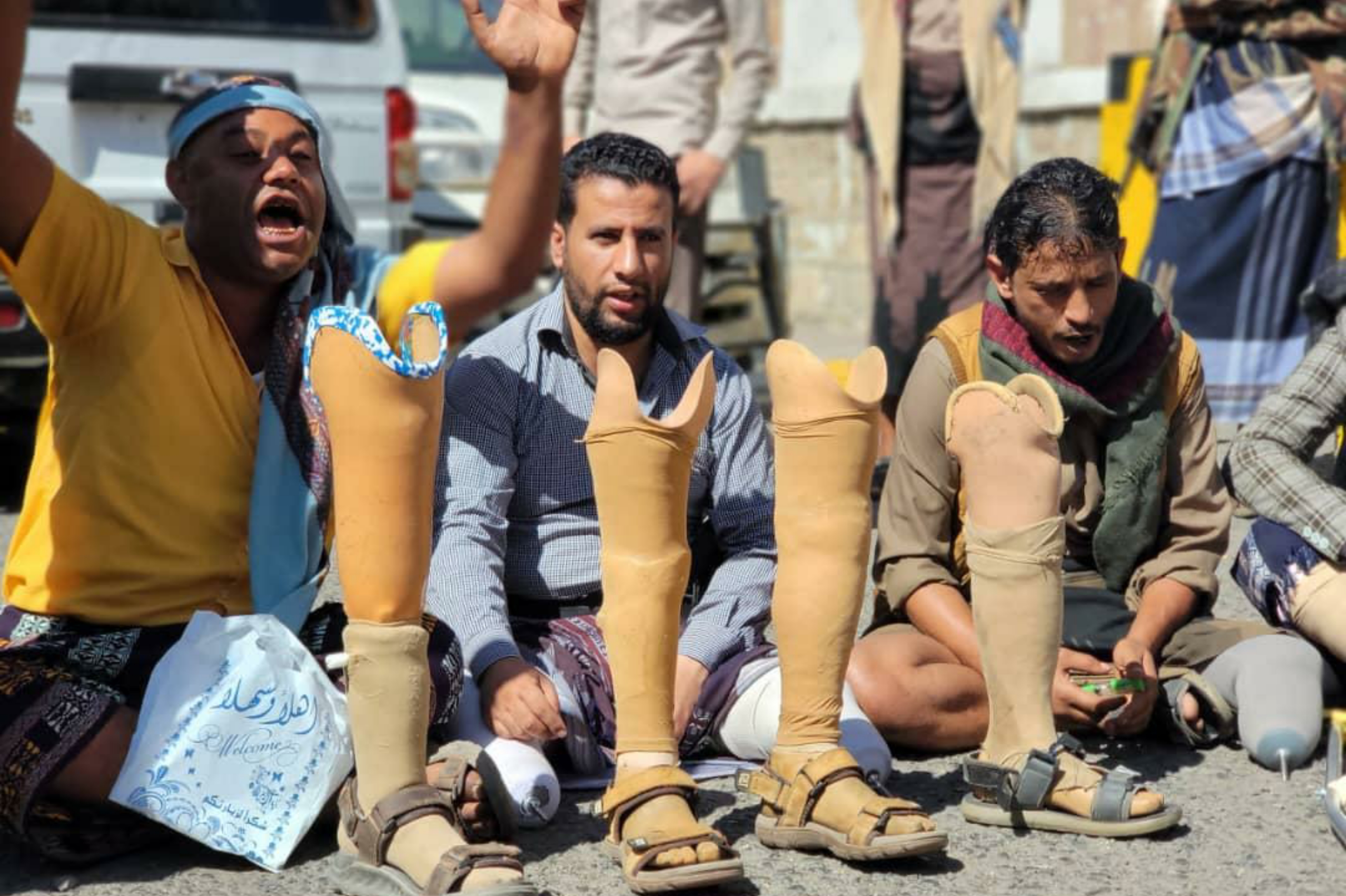الدائرة الإنسانية للمجلس الأعلى للمقاومة الشعبية تصرف الكفالات الشهرية للجرحى في مأرب تزامنًا مع الأعياد الوطنية