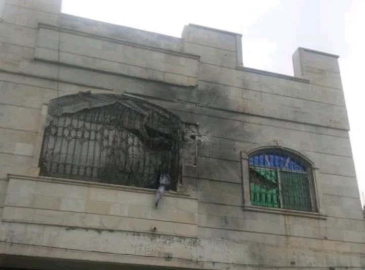مدفعية الحوثيين تستهدف منازل مواطنين شمال مدينة تعز