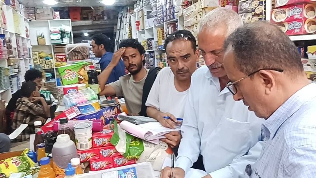حملة رقابية في تعز تضبط مخالفات سعرية في أسواق الجملة وقطاع الغاز المنزلي