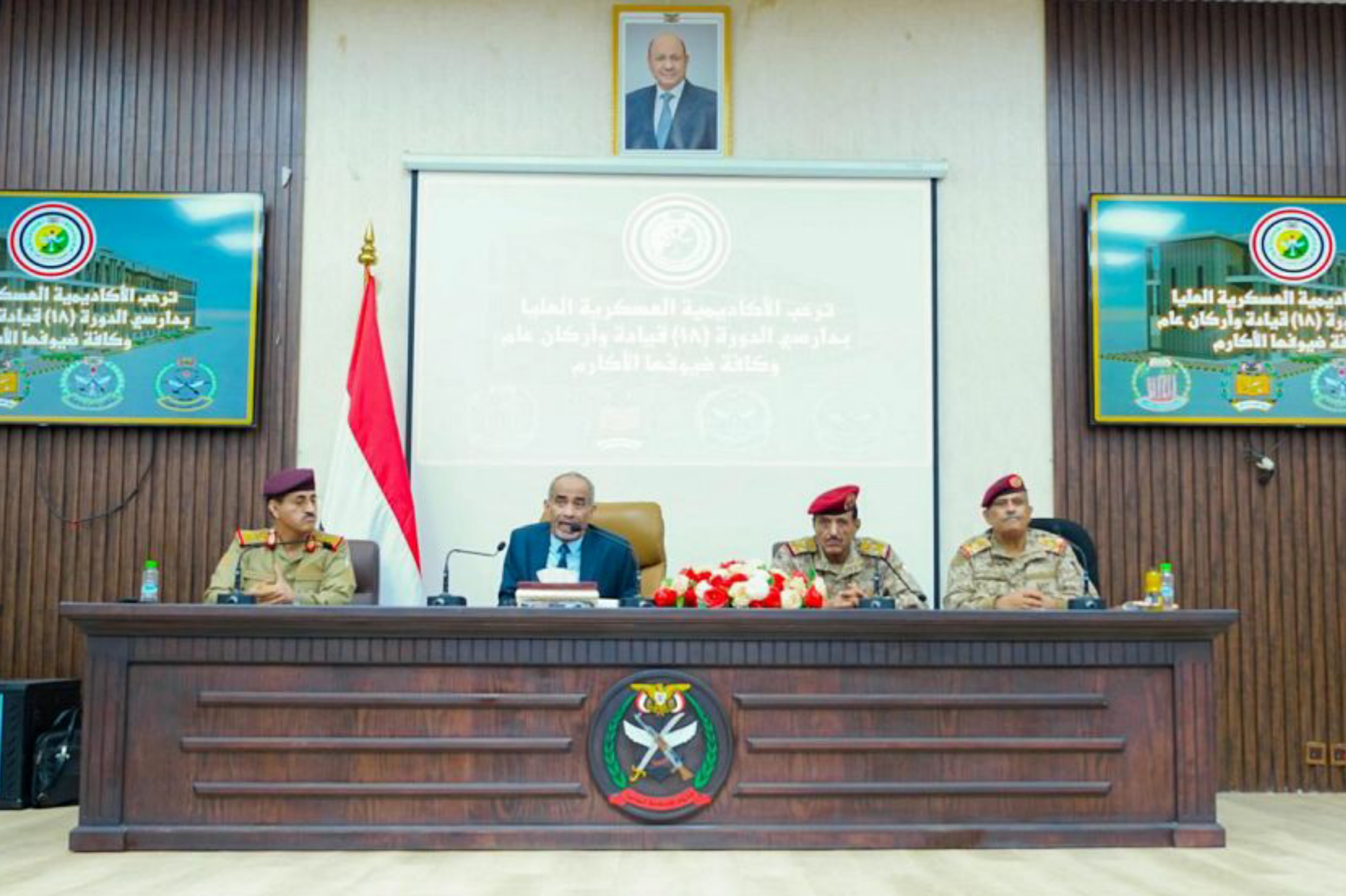 الفريق الصبيحي يؤكد الرهان على الكفاءات العسكرية في استعادة الدولة وإنهاء الانقلاب خلال استقباله الدفعة 18 قيادة وأركان بعدن