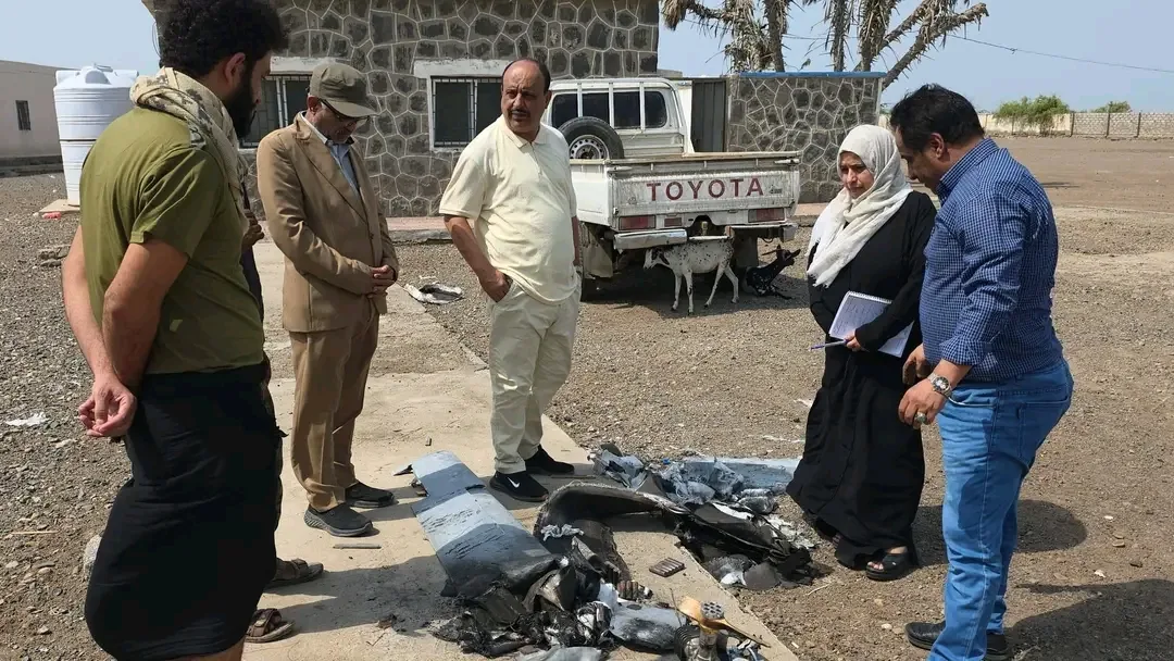 اللجنة الوطنية تحقق ميدانياً في وقائع الاستهداف الأخير الذي طال ميناء ومدينة المخا
