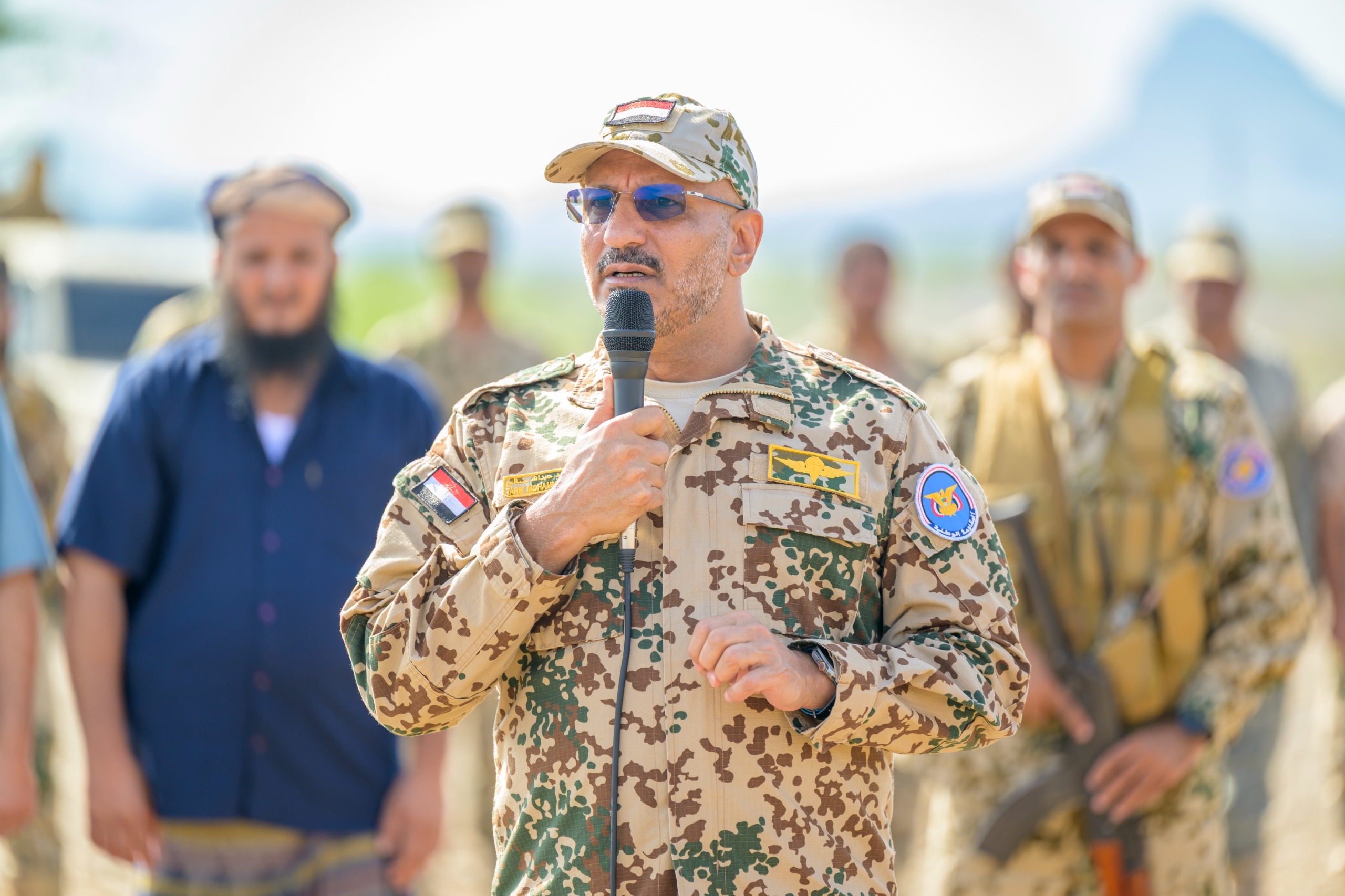 قيادي تهامي يهاجم طارق صالح: قواتك  صادرت حقوق أبناء تهامة وحولت المعسكرات إلى مقرات فصائلية خارج الدولة