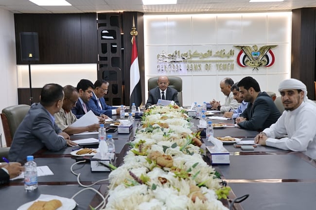لجنة تنظيم وتمويل الواردات تناقش في عدن سبل تطوير آليات العمل وتبسيط الإجراءات