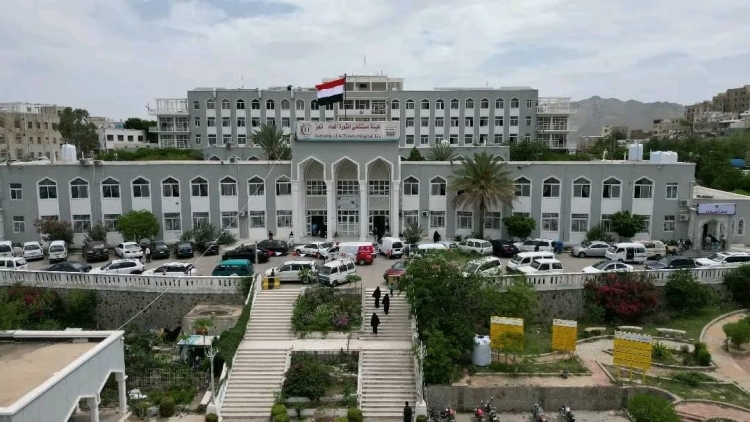 طبيب في تعز يحذر من استمرار وفاة مرضى الحالات الحرجة بسبب عدم توفر جهاز الغسيل الكلوي المستمر (CRRT)