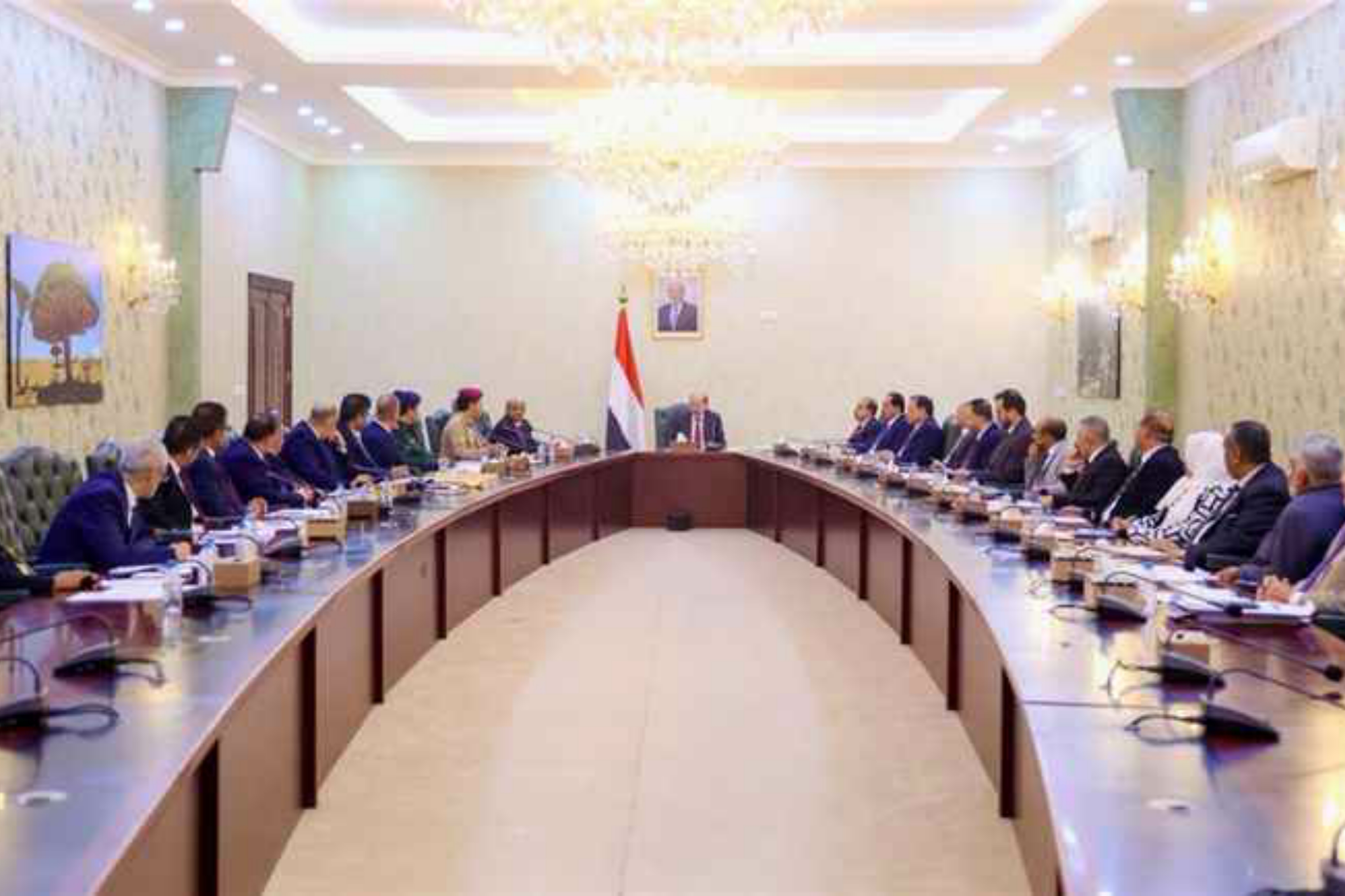 الحكومة تعلن صرف العلاوات السنوية المتأخرة للأعوام 2021–2025 وزيادة رواتب موظفي الدولة بنسبة 20%