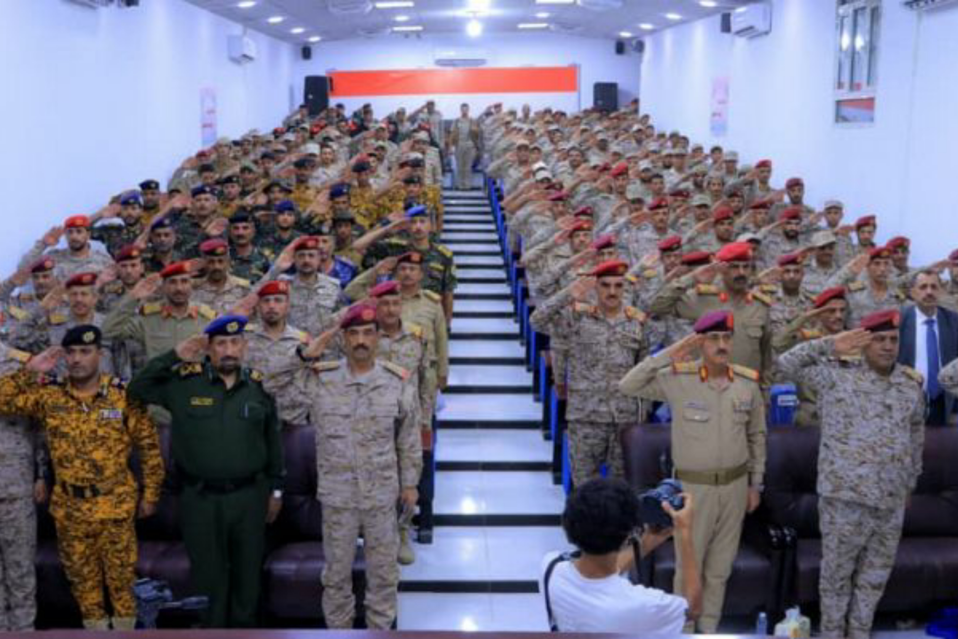 وزير الدفاع يؤكد أهمية تطوير التدريب العسكري لمواكبة متطلبات المعركة الحديثة