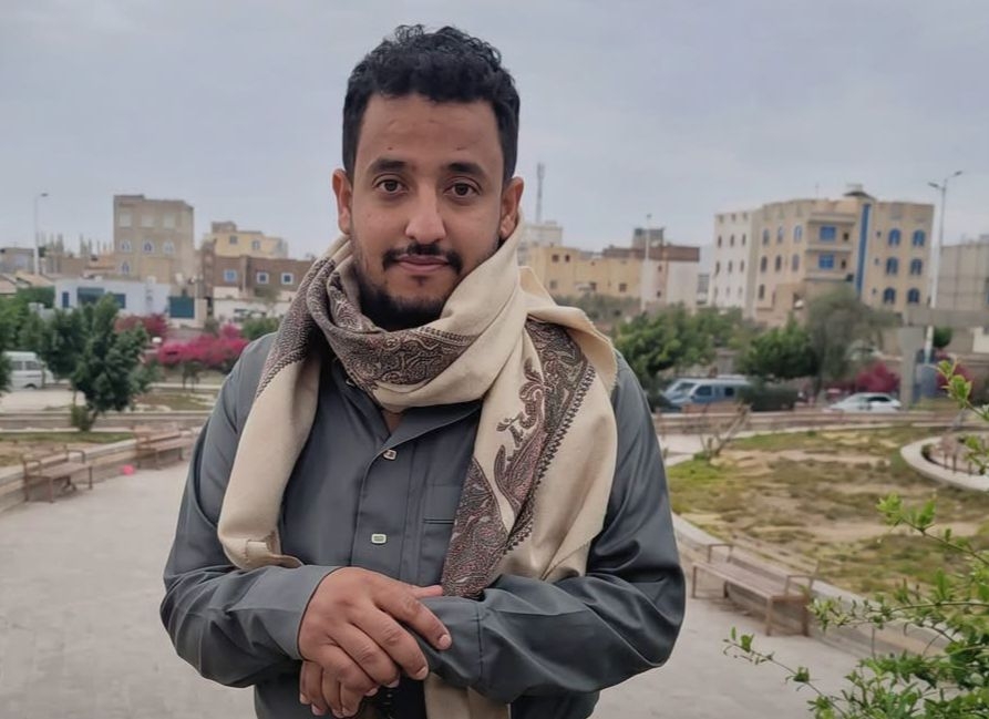 أسير محرر يصل تعز بحالة صحية متدهورة بعد ثماني سنوات في سجون الحوثيين