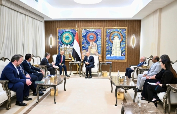 الرئيس العليمي يبحث مع شركة هنت الأميركية استئناف الاستثمارات في مجالات استكشاف وإنتاج وتصدير النفط والغاز