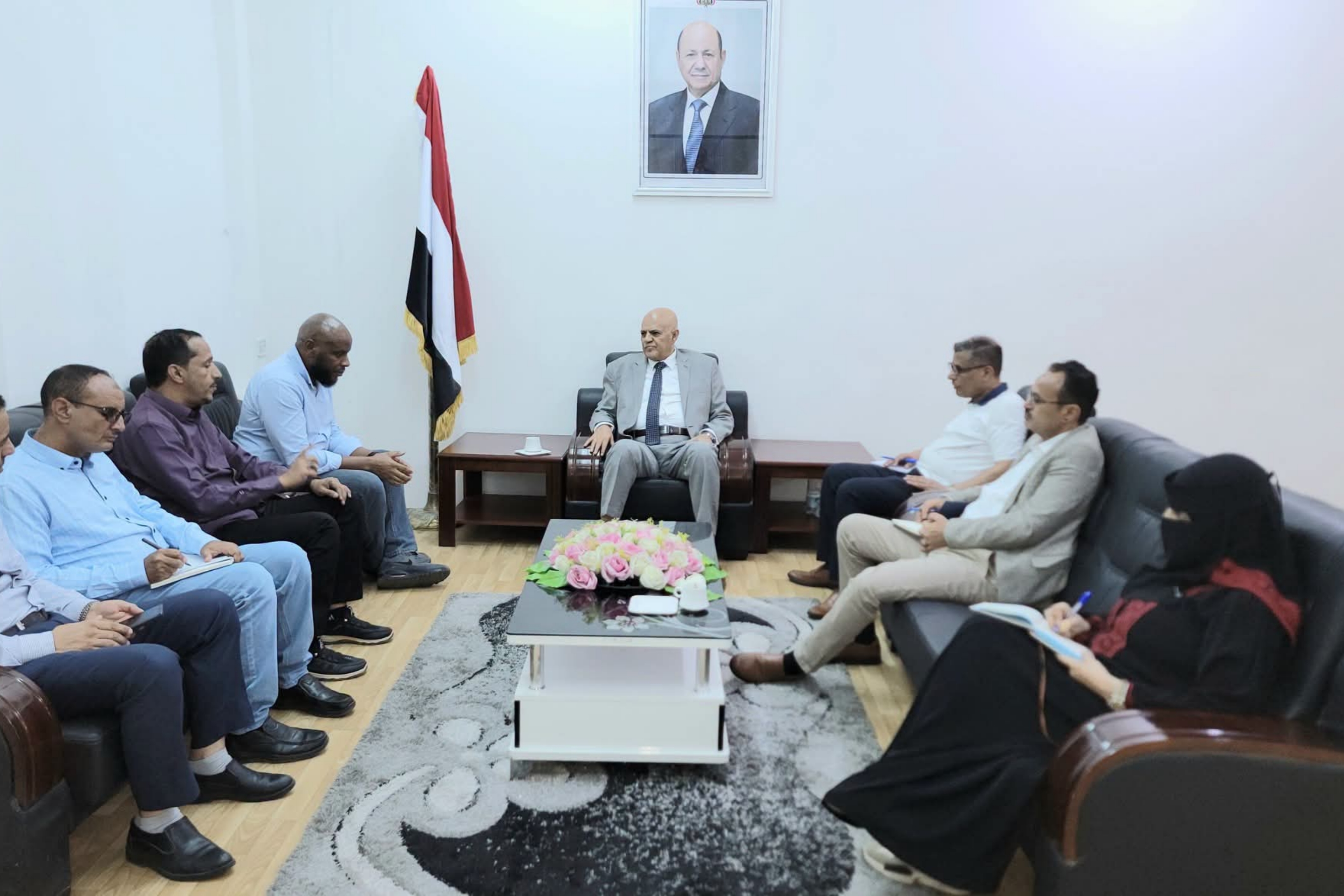 محافظ تعز يبحث مع أطباء بلا حدود توسيع التدخلات الطبية في المناطق الأكثر احتياجًا