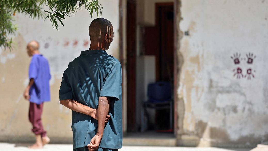 مناشدات عاجلة لإنقاذ 1200 سجين بينهم 80 مريضا نفسيا في تعز