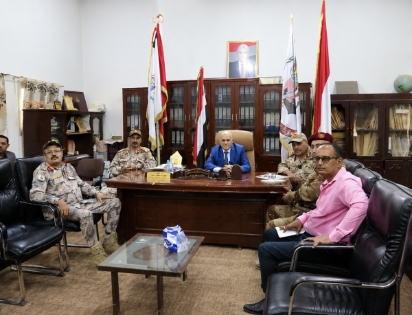 قوات محور تعز ترفع الجاهزية القتالية لمواجهة التصعيد الحوثي
