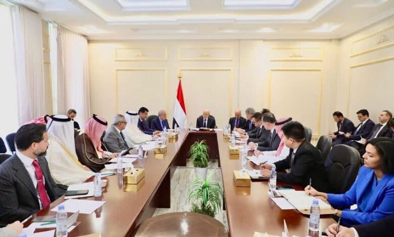 الرئيس العليمي لسفراء الدول الراعية: رحلات الحرس الإيراني إلى صنعاء انتهاك لسيادة اليمن وتحدٍ لقرارات مجلس الأمن