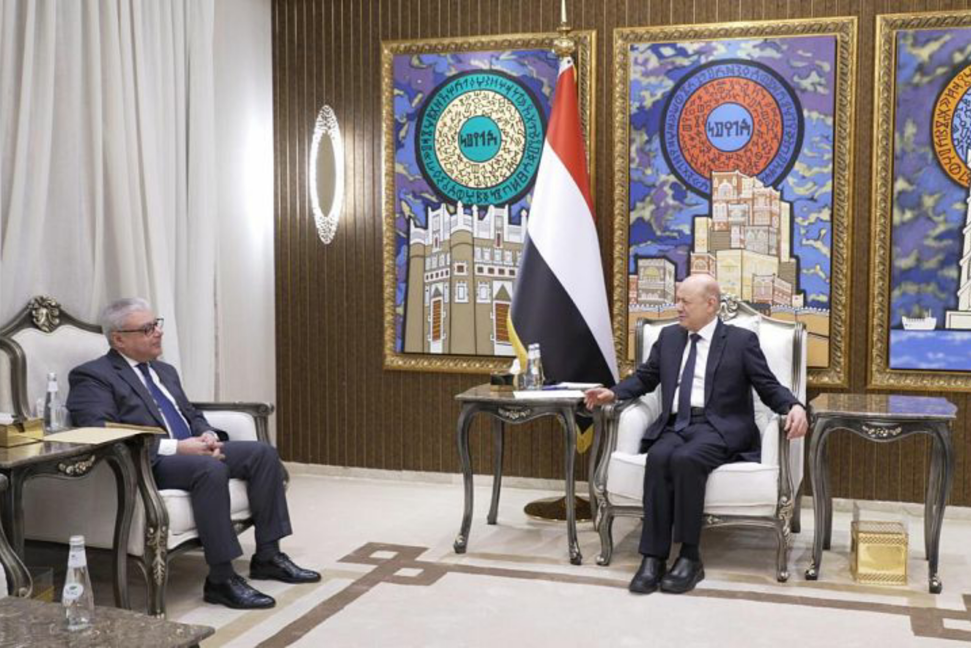 الرئيس العليمي يؤكد عمق العلاقات اليمنية المصرية ويشيد بدور القاهرة في دعم أمن المنطقة