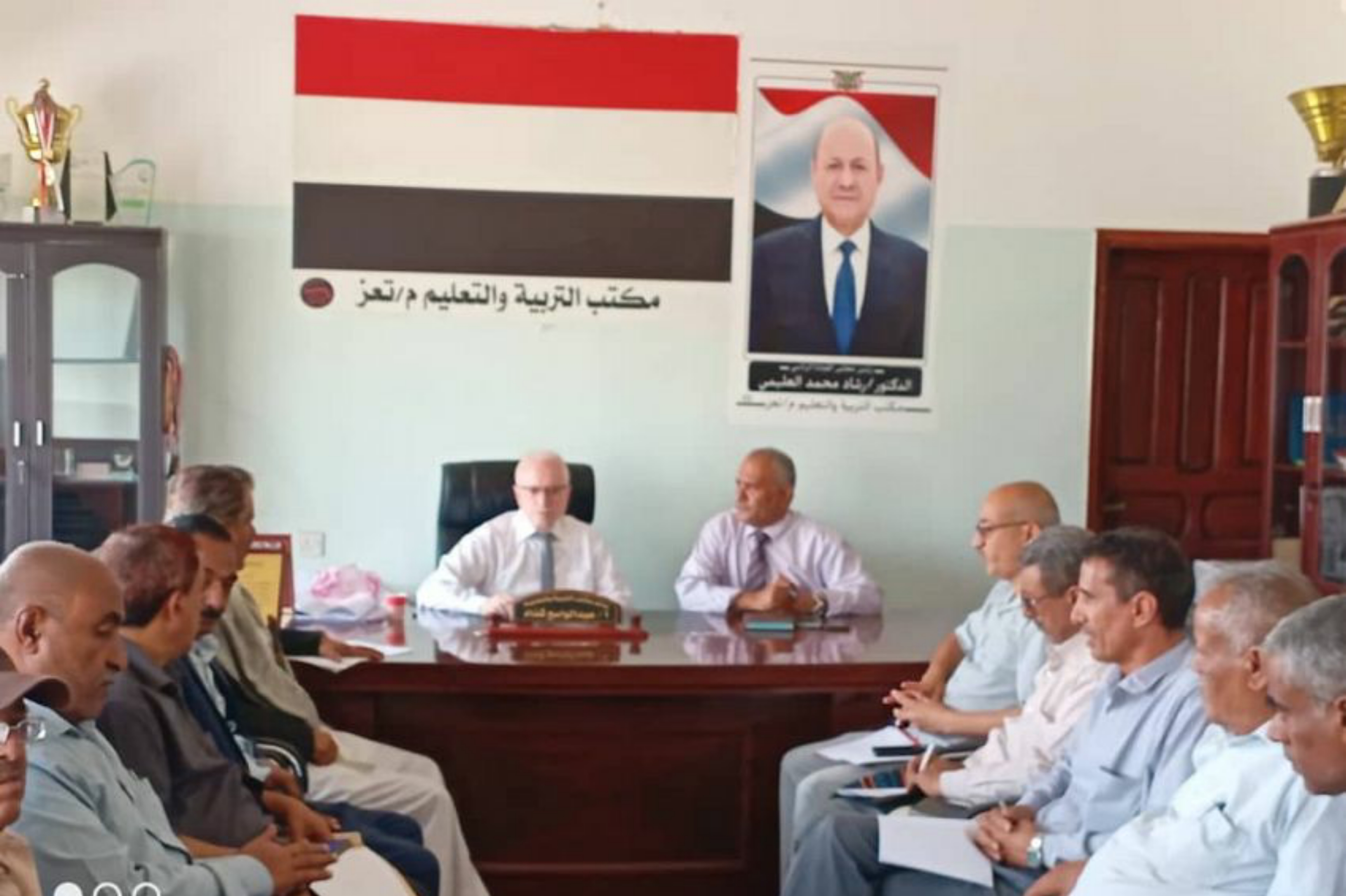 الوكيل الأكحلي يؤكد أهمية تطوير الأداء والارتقاء بالخدمات التعليمية بمحافظة تعز