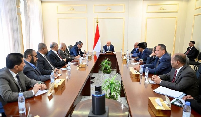 الرئيس العليمي يجدد التزام الدولة بخيار السلام غير المشروط بالمساس بالسيادة والكرامة