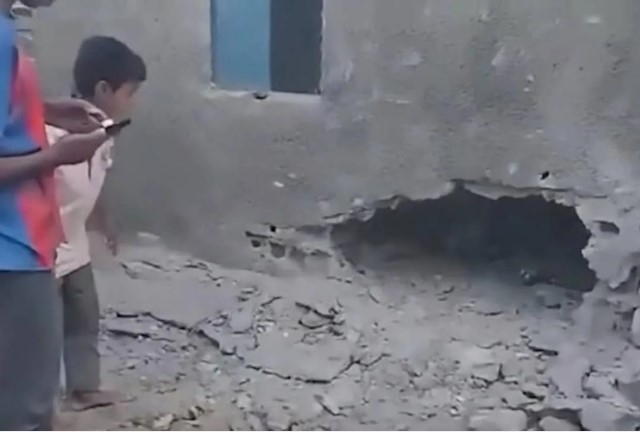 إصابة طفلة وشابة بجروح بليغة إثر قصف شنته جماعة الحوثي غربي تعز