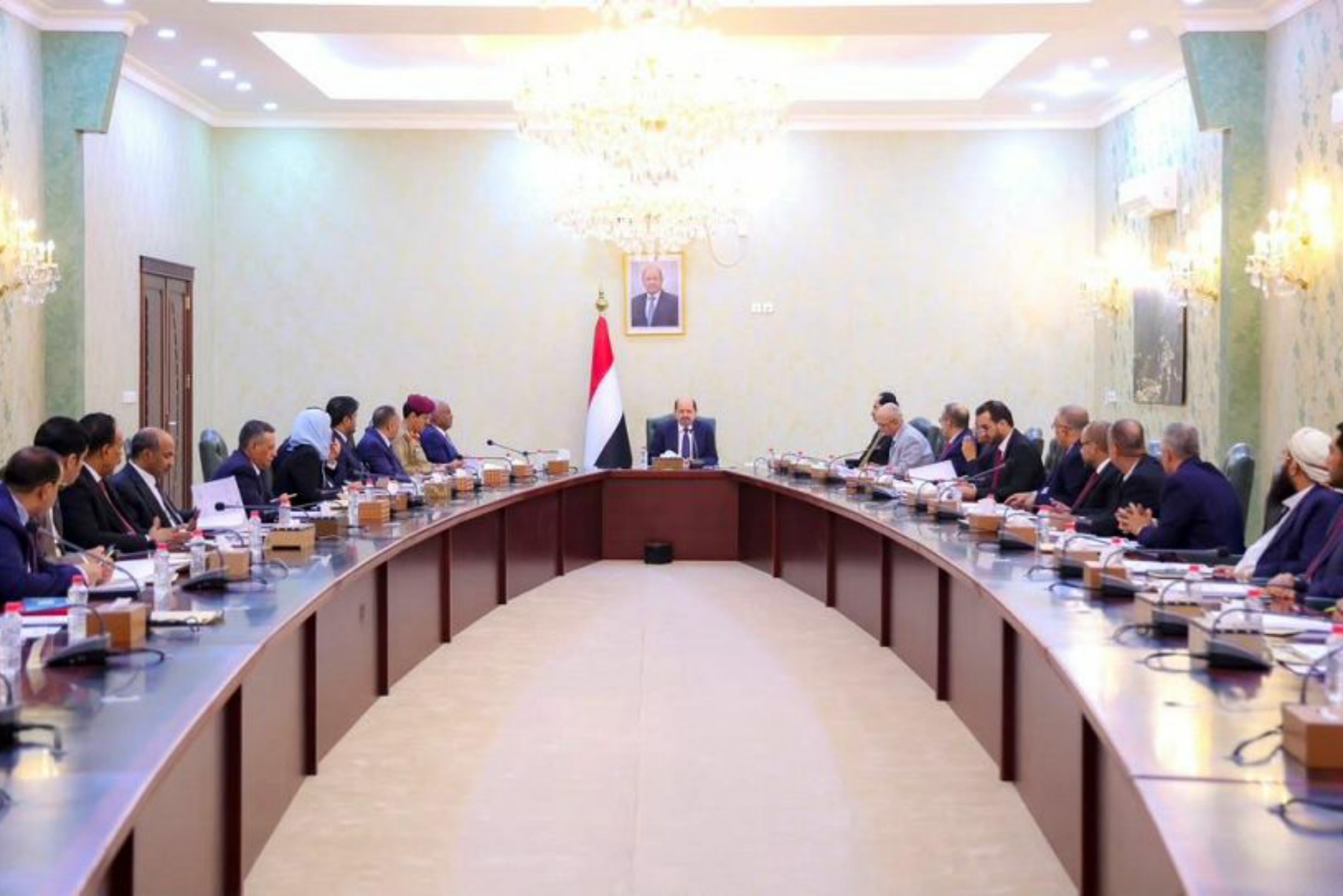 الحكومة اليمنية تتخذ حزمة إجراءات سيادية وتعلن الانعقاد الدائم لمجلس الوزراء لمواجهة تصعيد مليشيا الحوثي