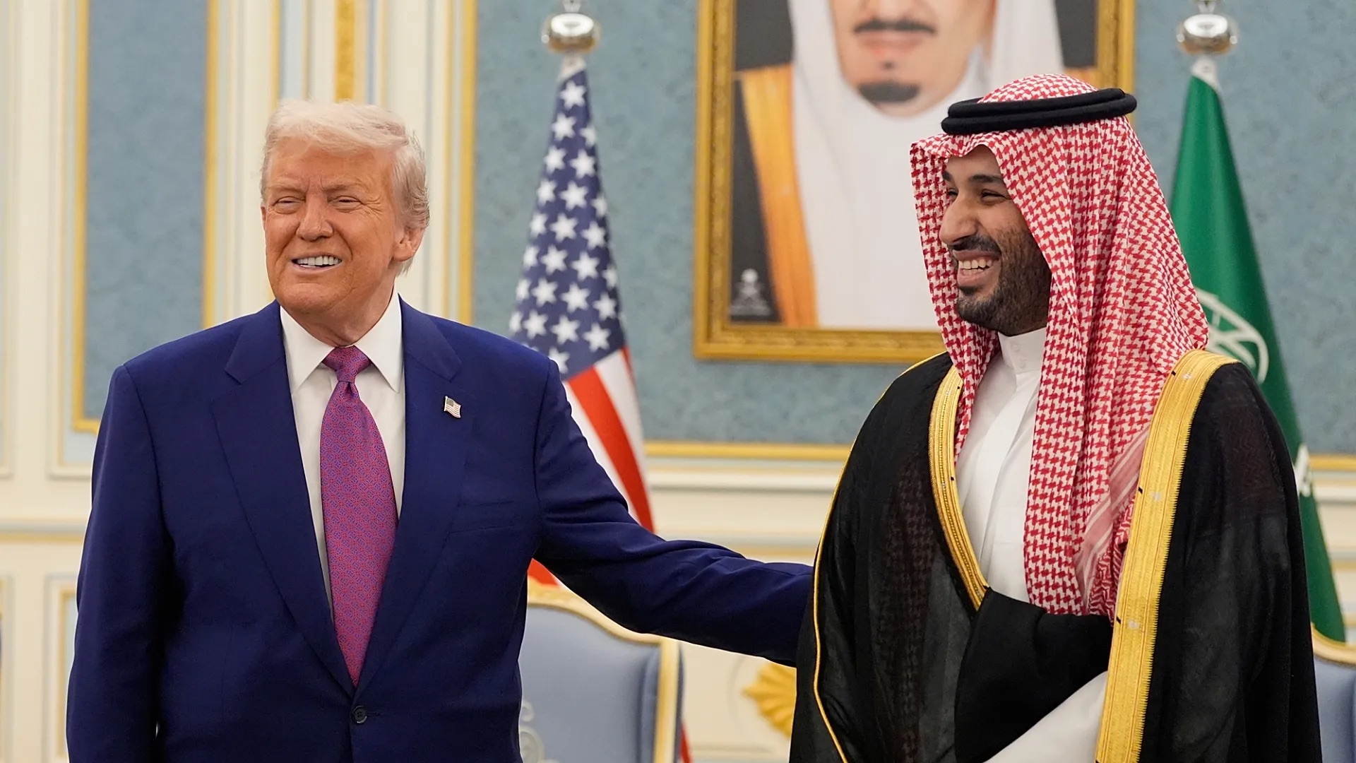ترامب يبلغ محمد بن سلمان دعمه لتوجيه ضربات عسكرية غير مسبوقة ضد مليشيا الحوثي في اليمن