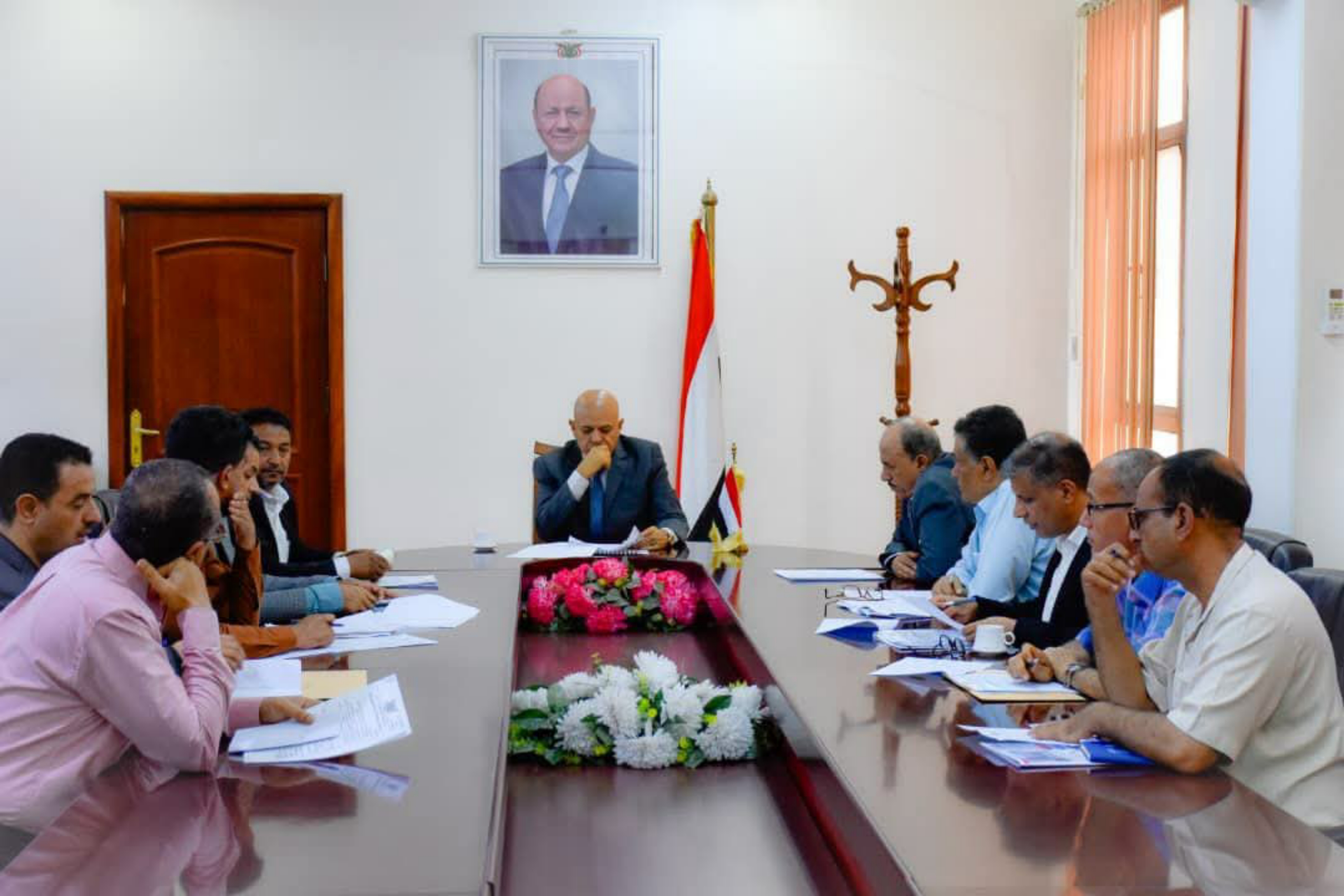 المحافظ شمسان يوجه بتطوير موارد صندوق النظافة وتحديث آليات عمله في تعز