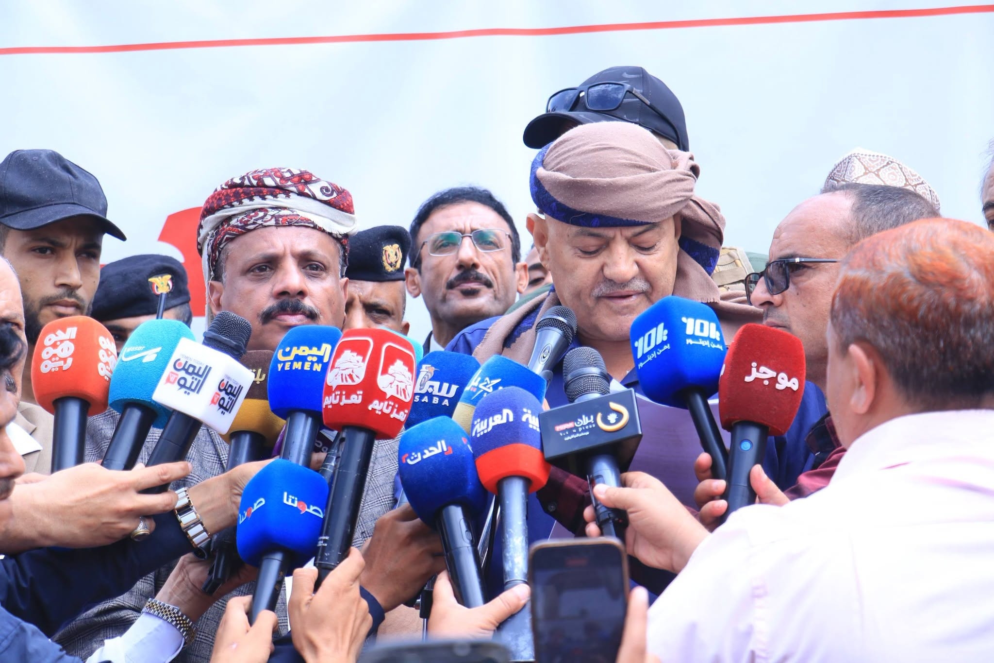 محافظ تعز: خطاب الرئيس رشاد العليمي خارطة طريق لاستعادة الدولة وإنهاء الانقلاب