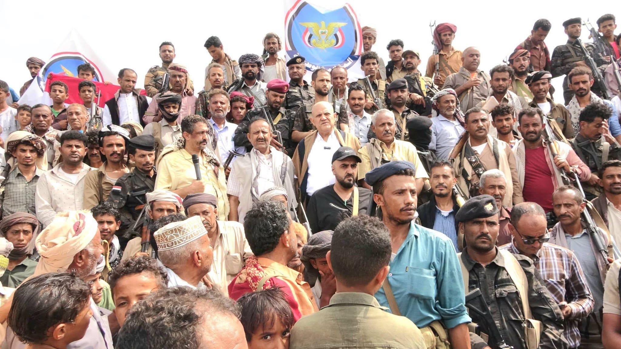 تعز.. حشد قبلي  يطالب بتحريك جبهات القتال ويؤكد الجاهزية لدعم القيادة واستعادة الدولة