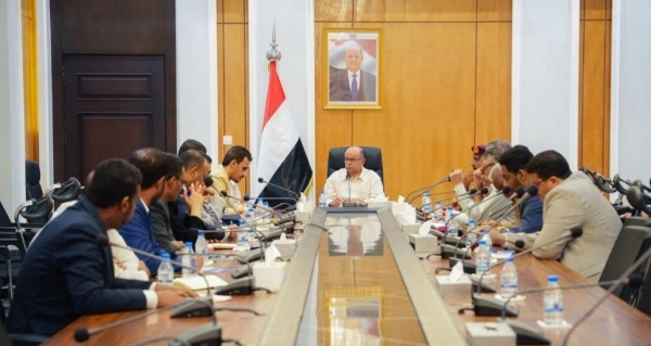 السلطة المحلية بحضرموت تؤيد استئناف تصدير النفط وتطالب بضمان حقوق المحافظة قبل تنفيذ الإجراءات
