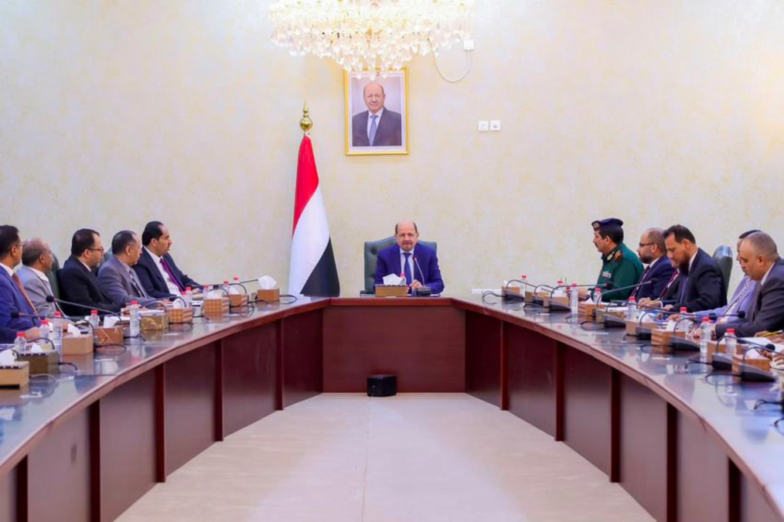 رئيس الوزراء يترأس اجتماعا حكوميا لمراجعة مستجدات الأوضاع الإقتصادية والإنسانية في ظل التصعيد المستمر للمليشيا