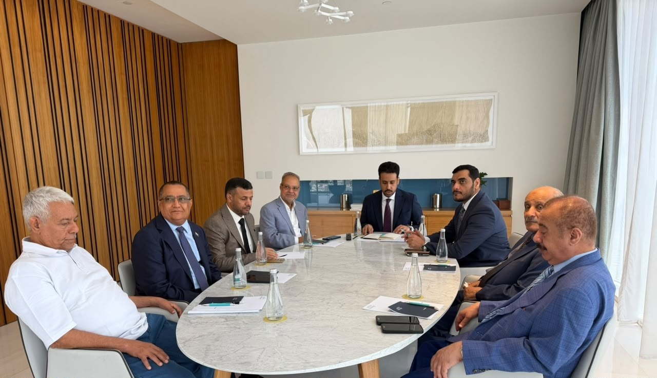 هيئة التشاور تناقش مع أمناء عموم الأحزاب وممثلي القوى السياسية مستجدات الأوضاع المحلية والإقليمية