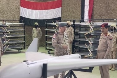 وزارة الدفاع اليمنية تستعرض طائرات مسيرة للمرة الأولى وتعلن استعدادها لمعركة التحرير