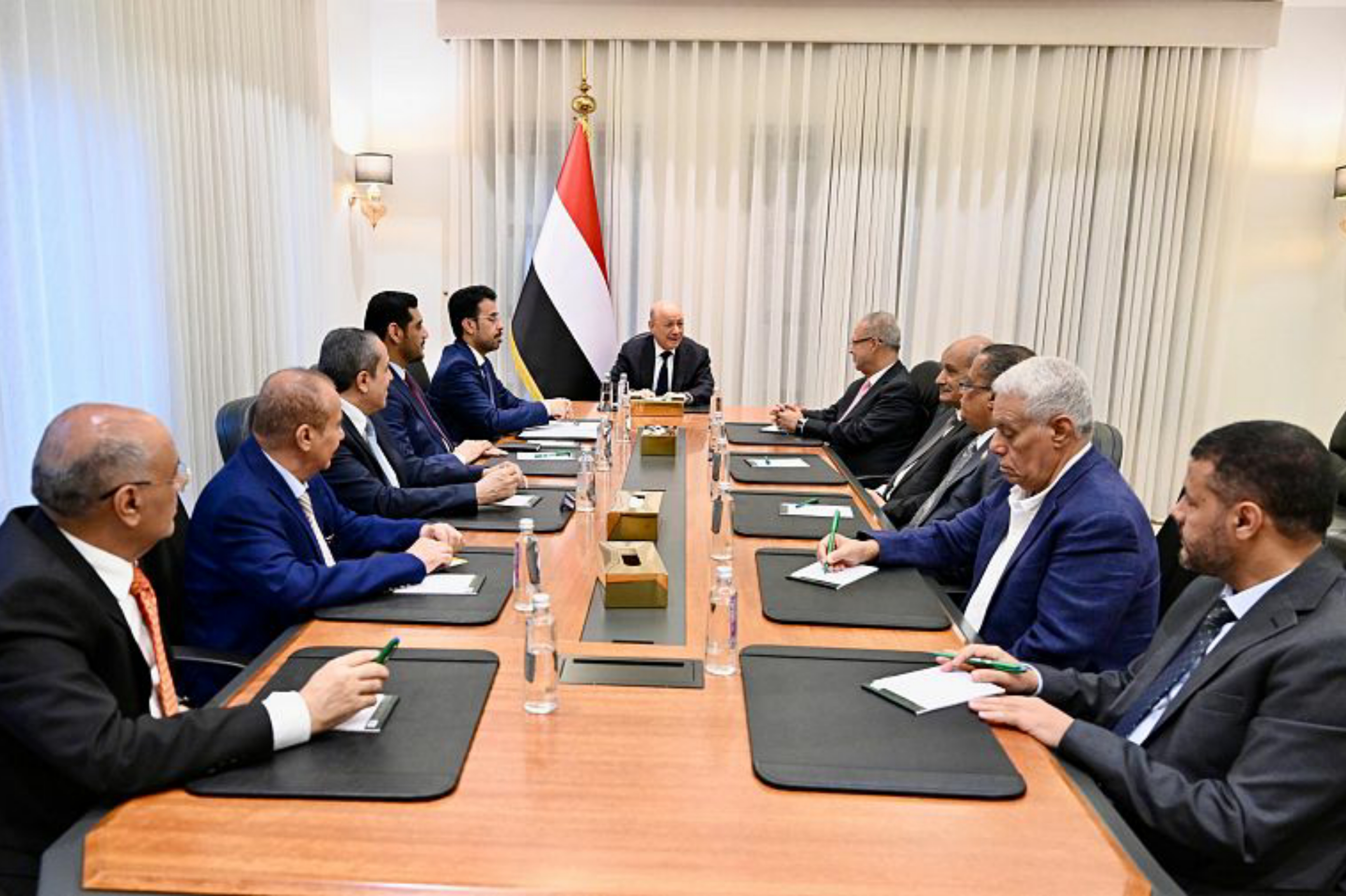 الرئيس رشاد العليمي يحث القوى السياسية إلى قيادة معركة استعادة الدولة وتعزيز وحدة الصف الداخلي