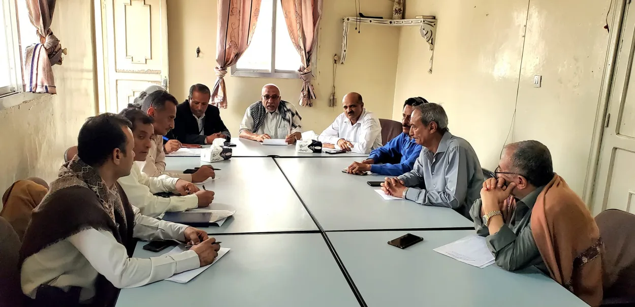 أحزاب تعز تدين استهداف المنشآت المدنية وتدعو لفتح الجبهات وحسم المعركة ضد الحوثيين واستعادة صنعاء