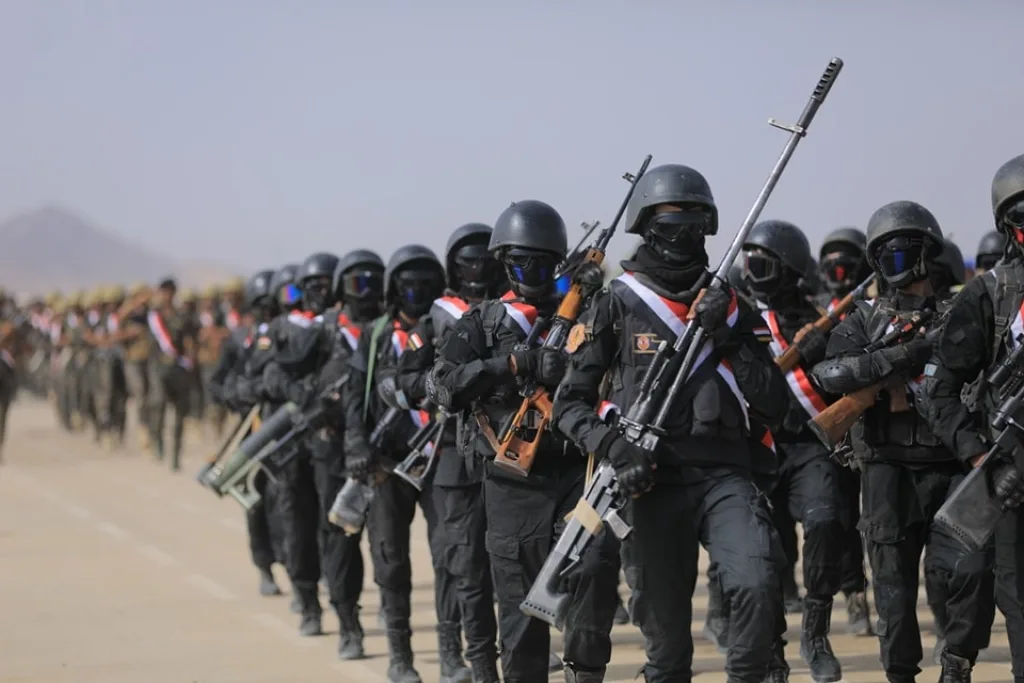 مجلس القيادة يتوعد المليشيا بـ«رد قاس» ويحذر من تداعيات استهداف الموانئ والملاحة