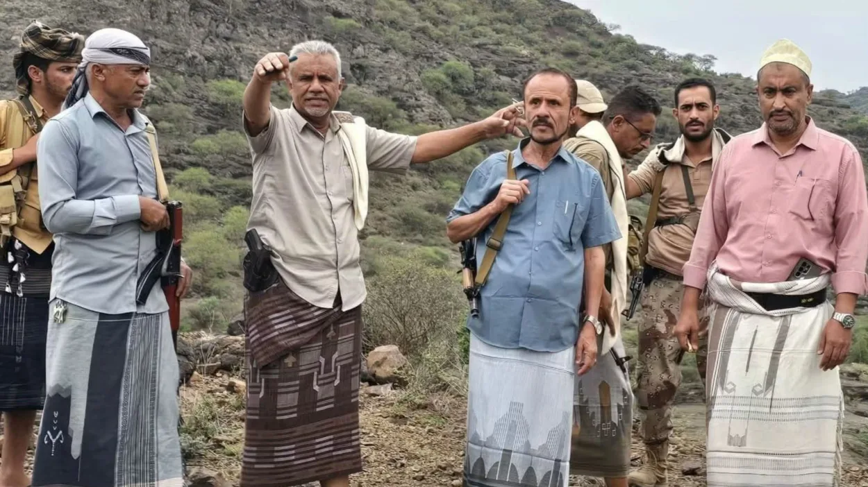 مستشار قائد محور تعز يتفقد مواقع عسكرية جنوبي المحافظة ويؤكد الجاهزية لمواجهة مليشيا الحوثي