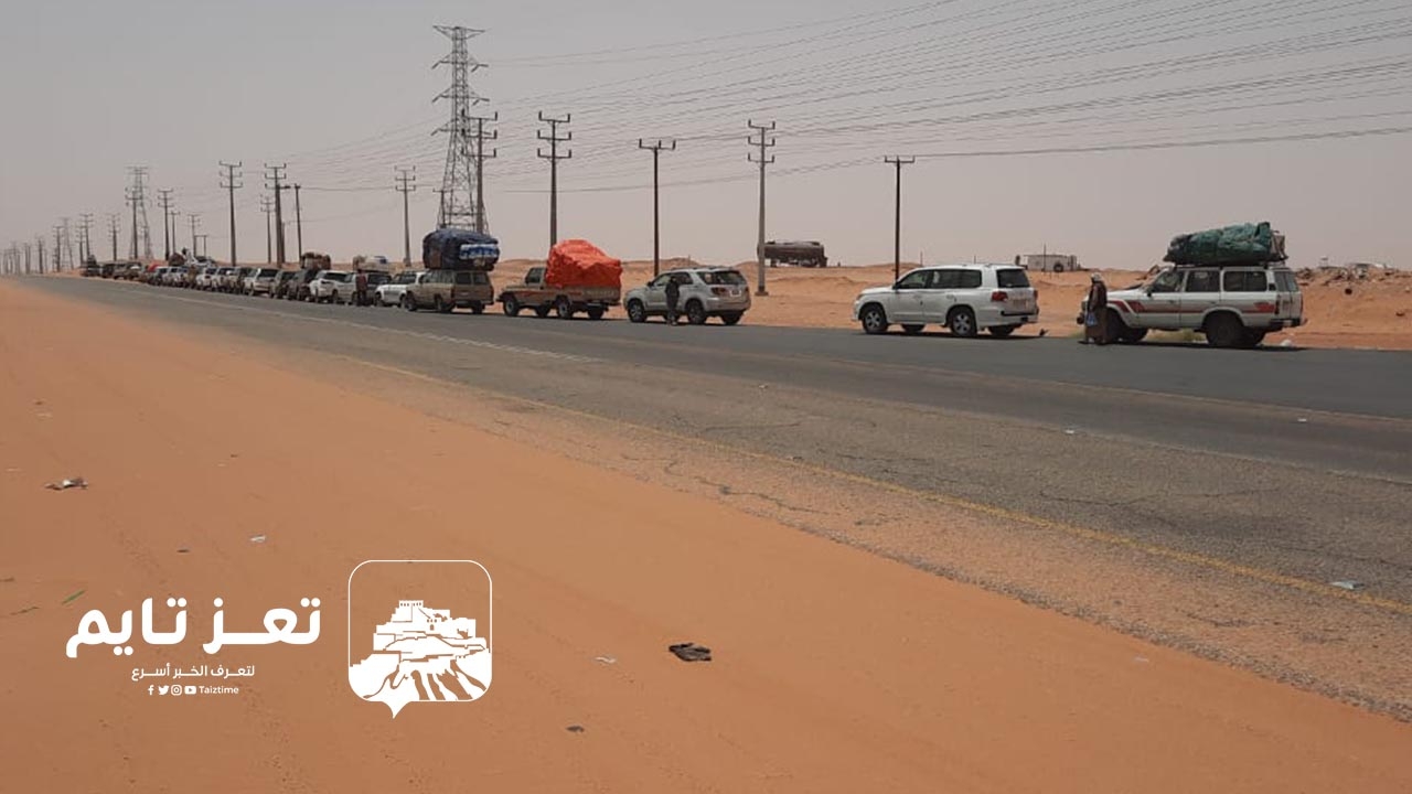 بالفيديو: معاناة المغتربين اليمنيين في منفذ الوديعة بعد منعهم من دخول اليمن