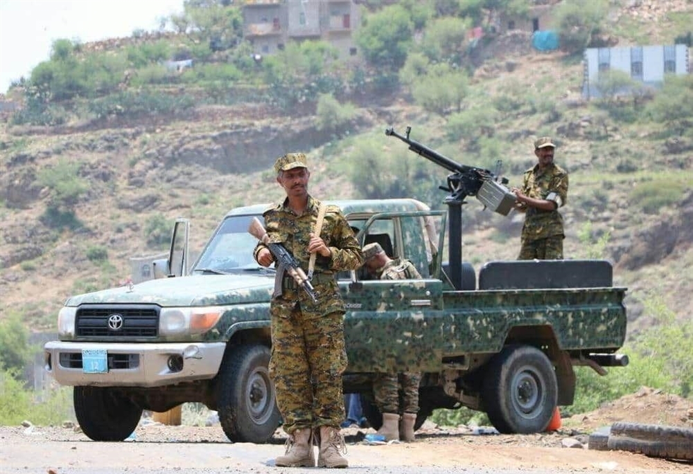 الشرطة تلقي القبض على متهمين بقتل مواطنين بتعز