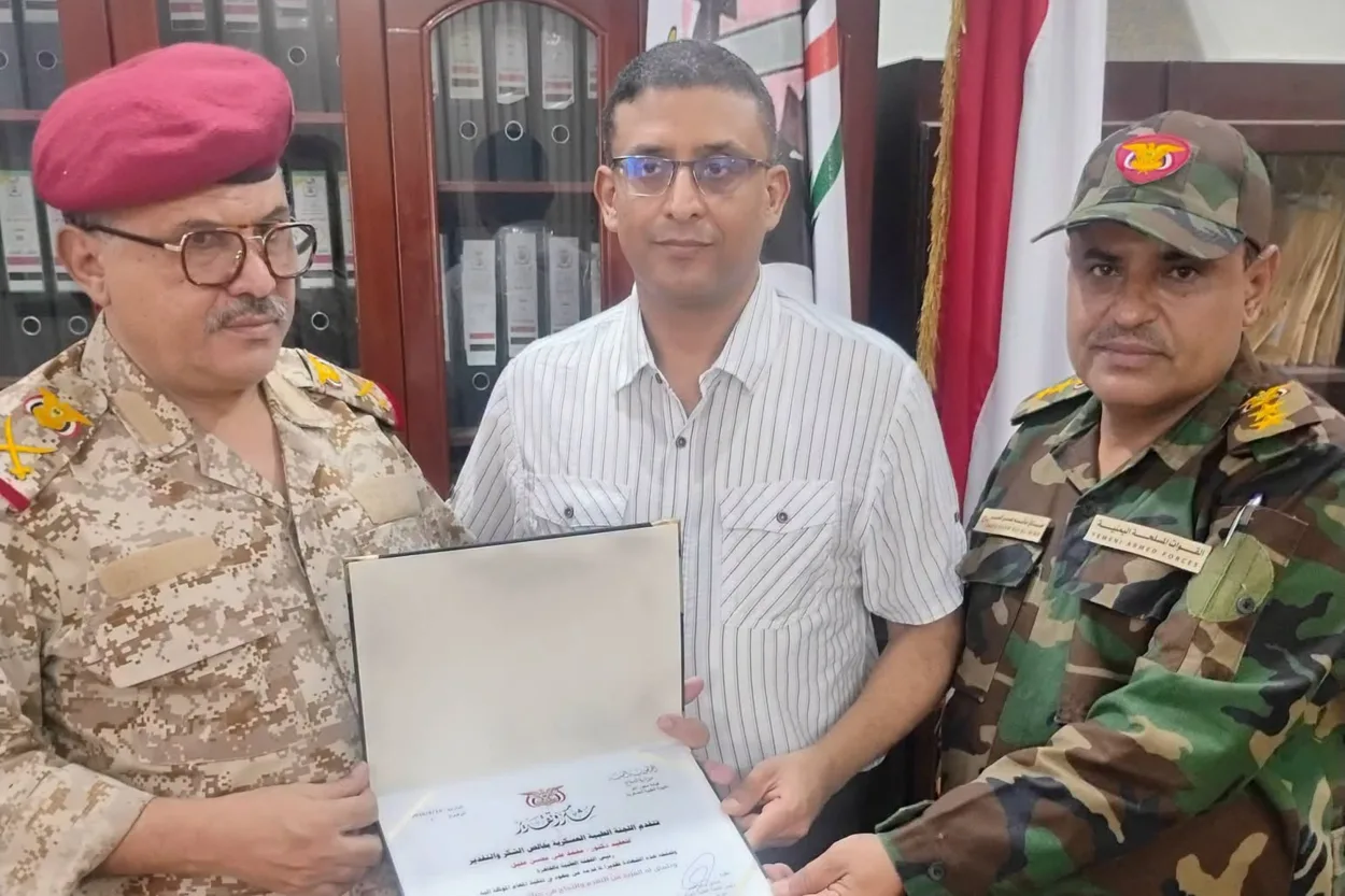 قيادة محور تعز تُكرّم أعضاء اللجنة الطبية بالقاهرة لجهودهم في خدمة الجرحى