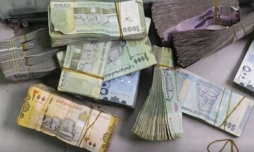 مليشيا الحوثي تنهب 3.3 مليون ريال على مواطن في حيفان بتعز وتختطفه