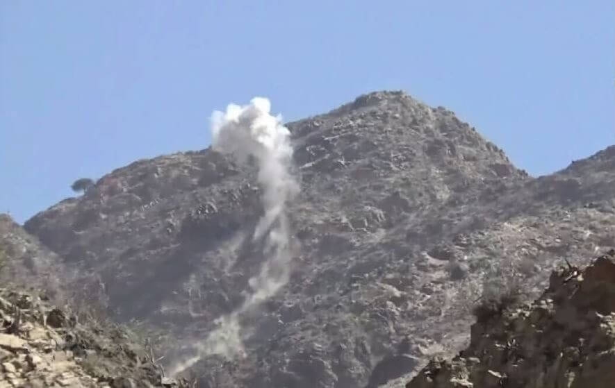 الجيش يتقدم جنوب تعز ويأسر قيادي بالمليشيا من أسرة عبدالملك الحوثي